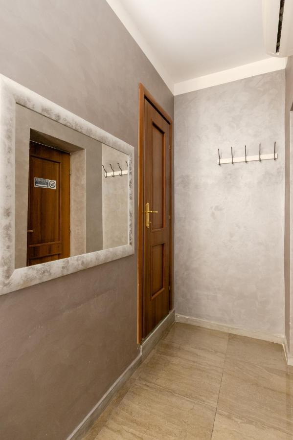 Ferienwohnung 4-Bdr Apt Among Colosseum&Termini 10-People Rom Exterior foto